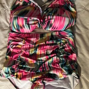NWOT, multi colored 2 piece swimsuit, 3XL. Very flattering!